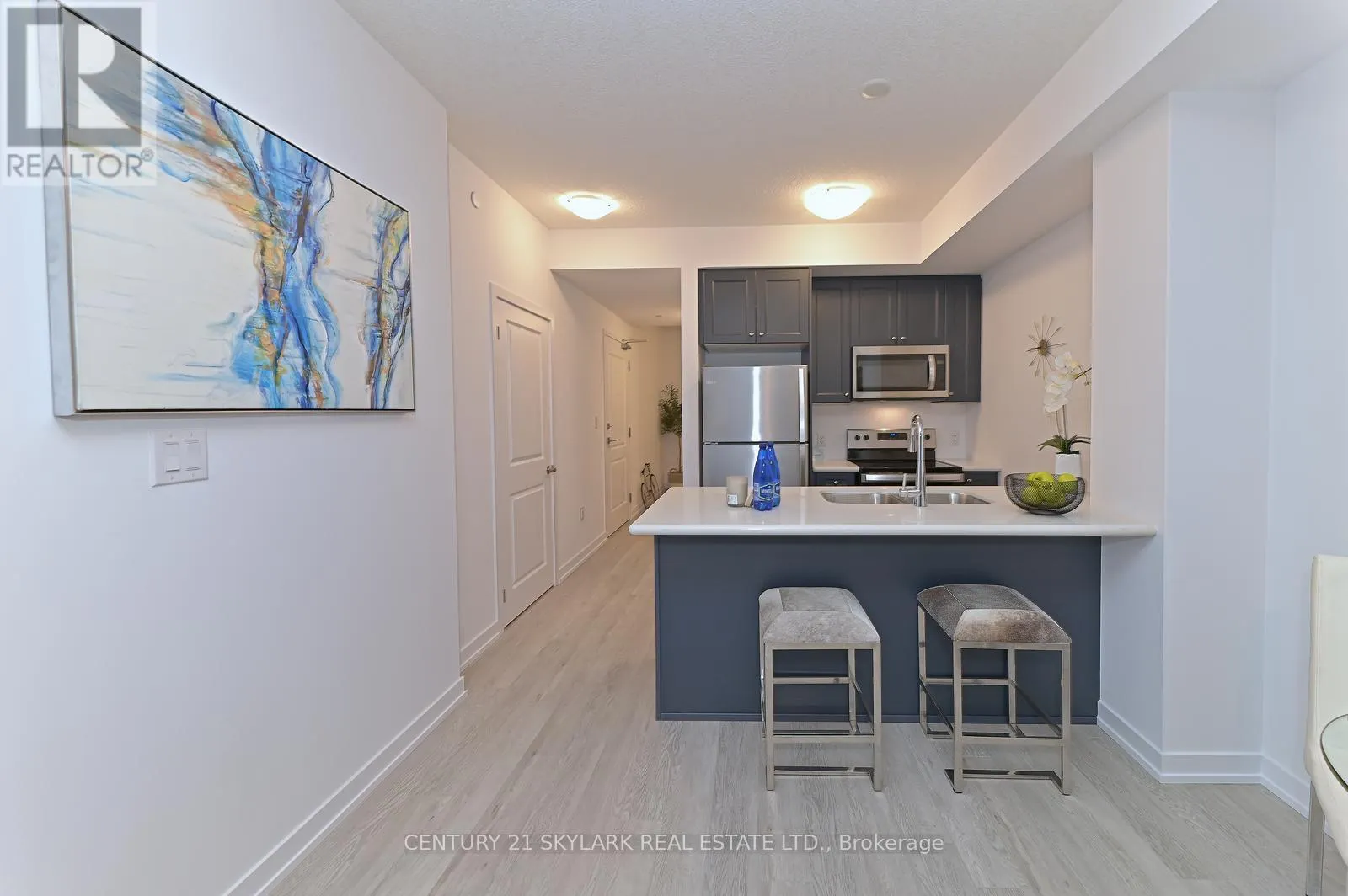 401 - 460 DUNDAS STREET E