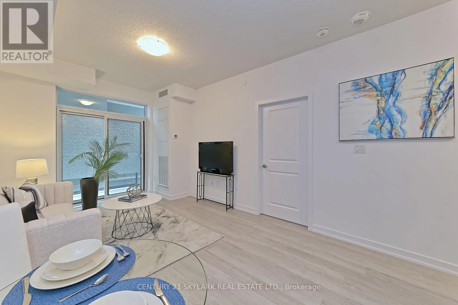 401 - 460 DUNDAS STREET E