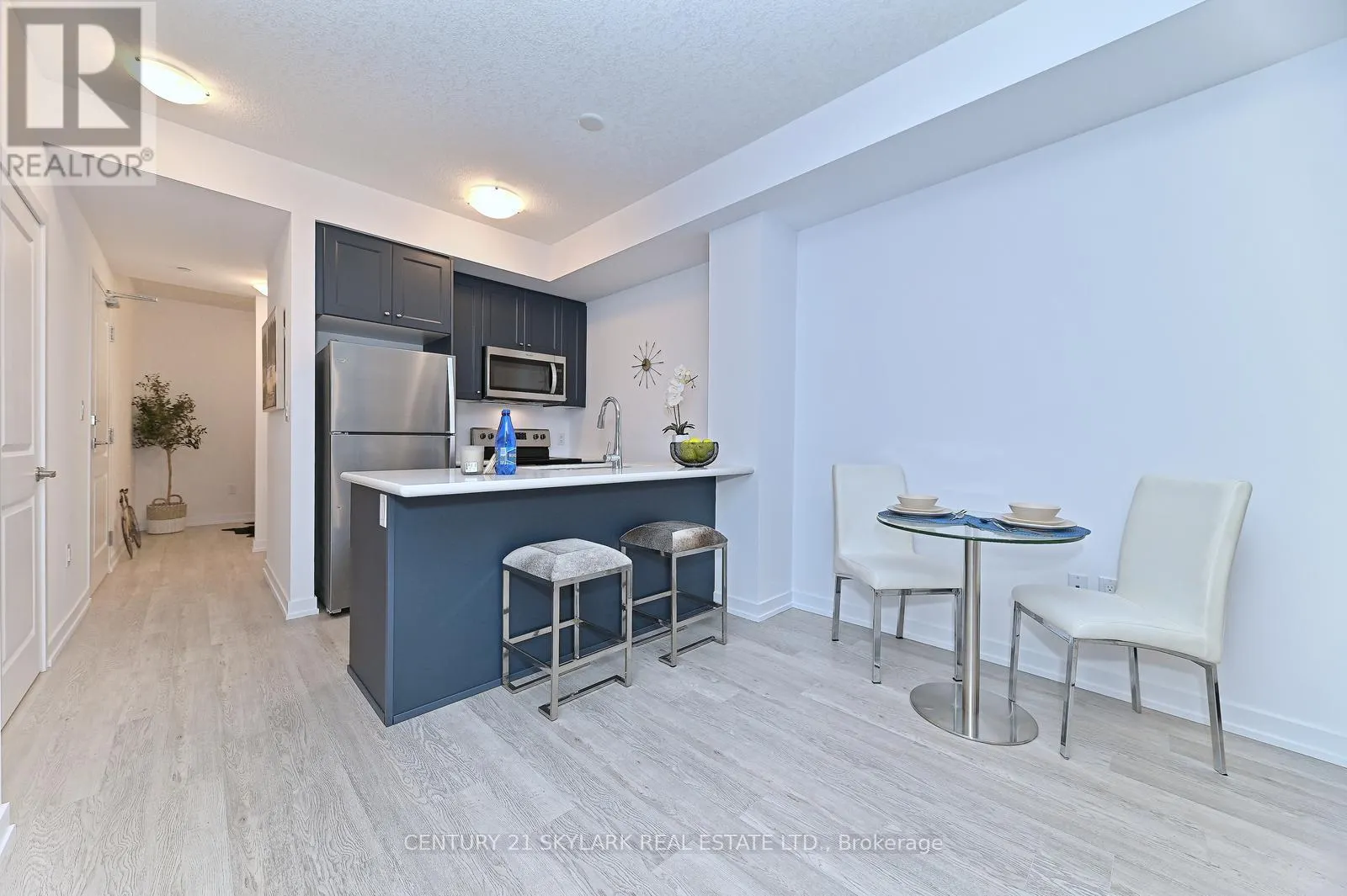 401 - 460 DUNDAS STREET E