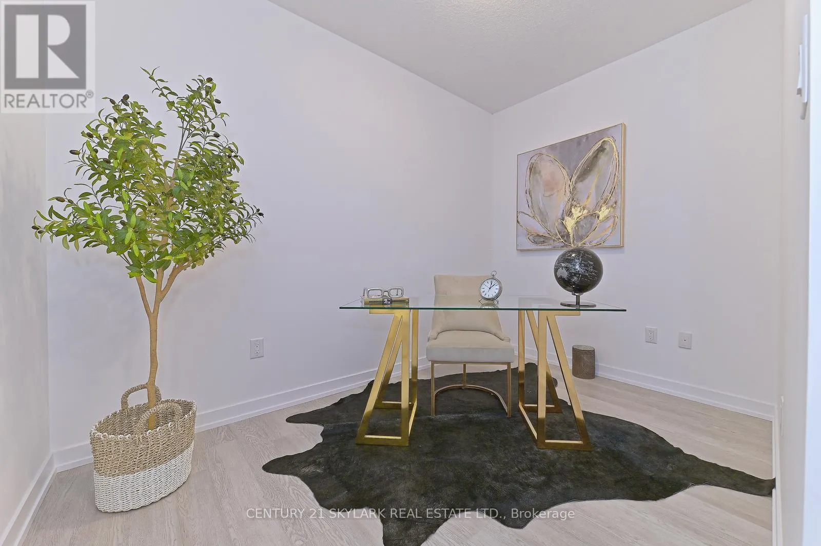 401 - 460 DUNDAS STREET E