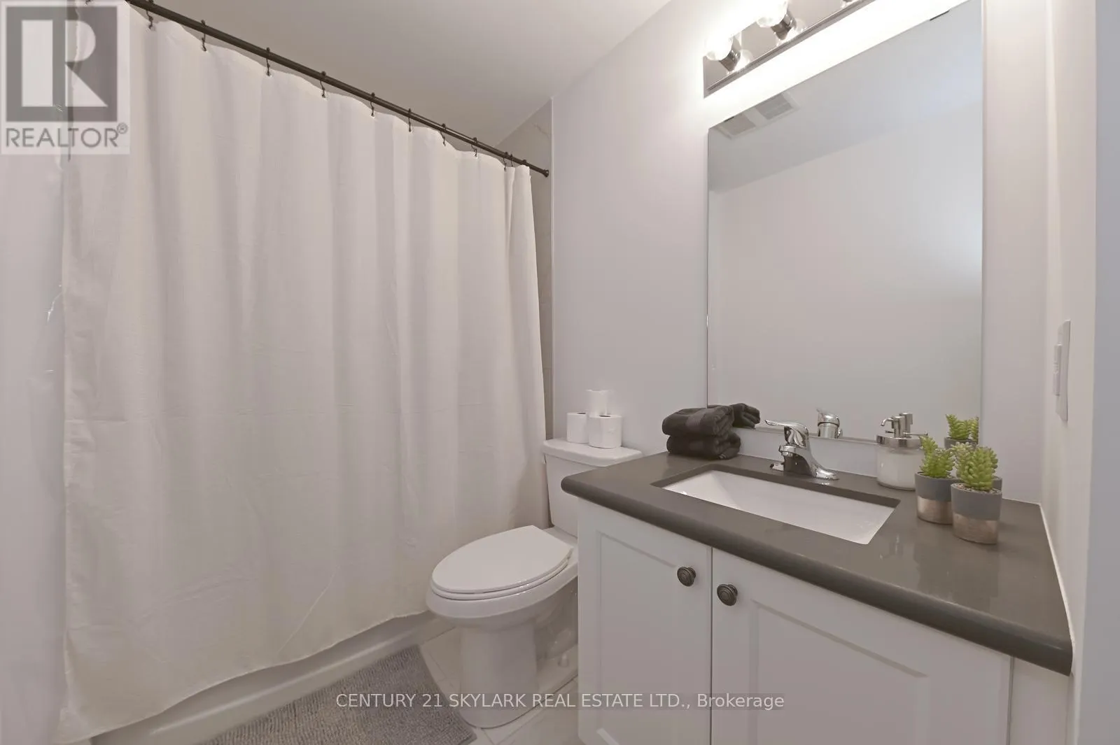 401 - 460 DUNDAS STREET E