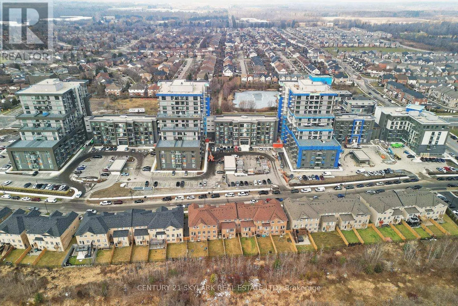 401 - 460 DUNDAS STREET E