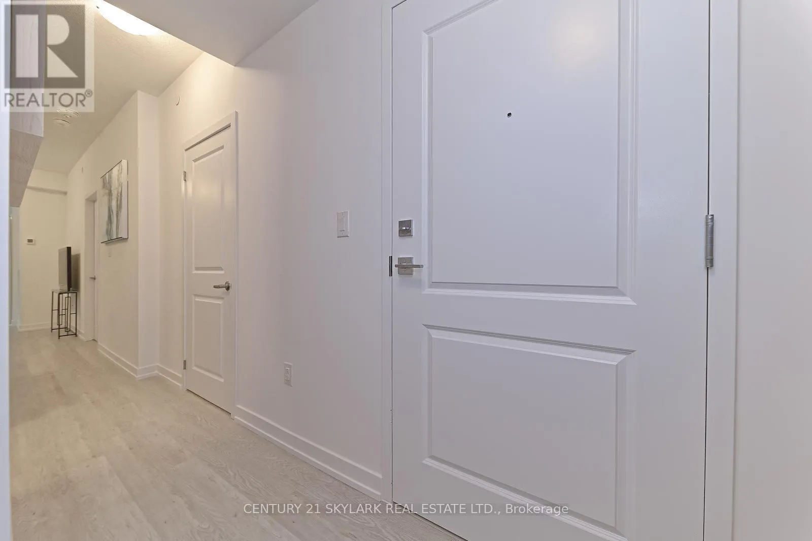 401 - 460 DUNDAS STREET E