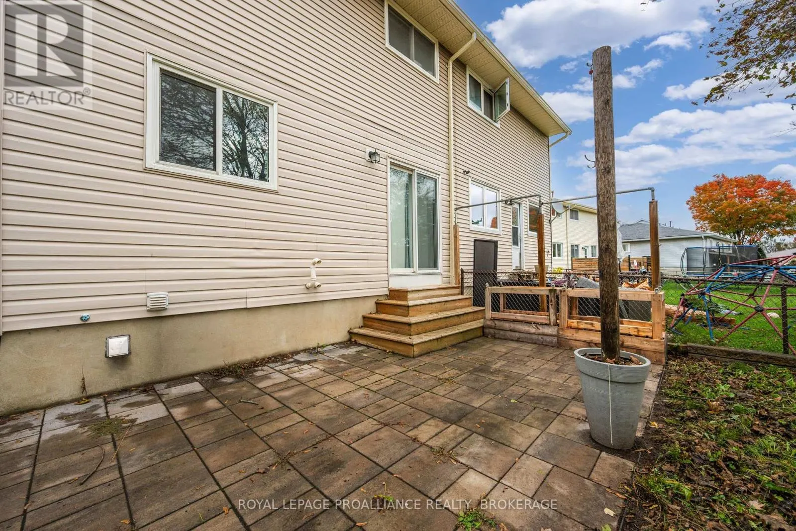 879 BEACONHILL COURT