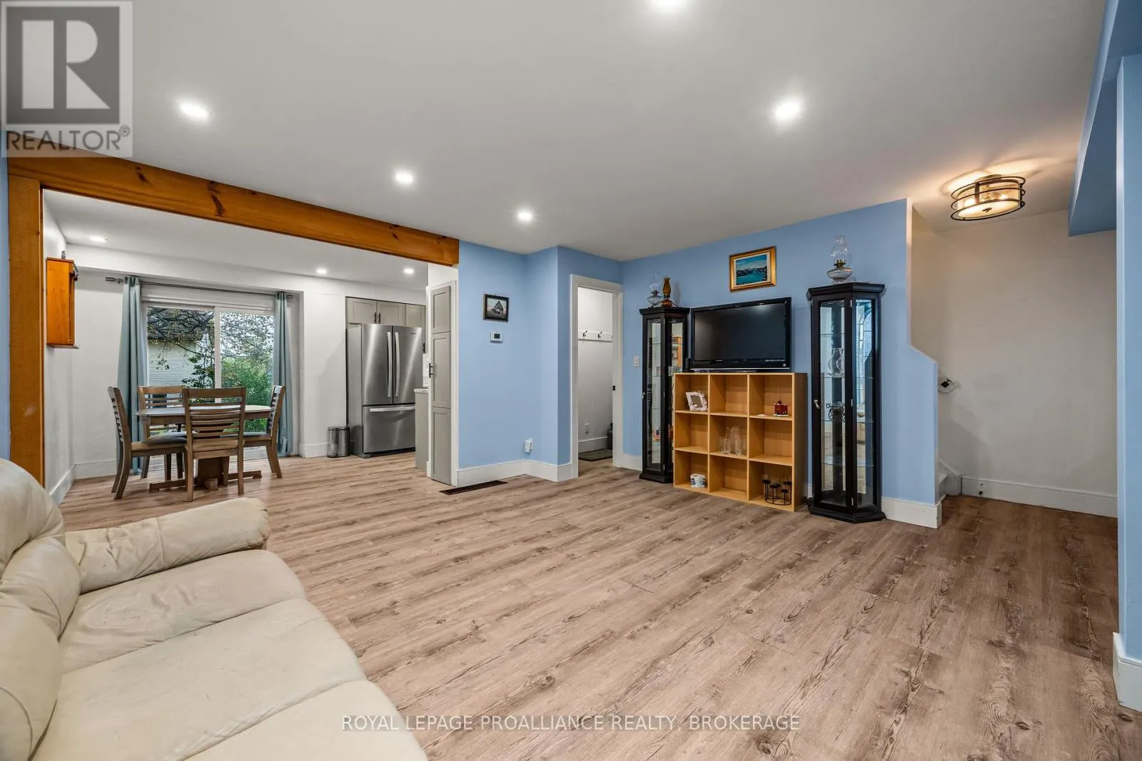 879 BEACONHILL COURT