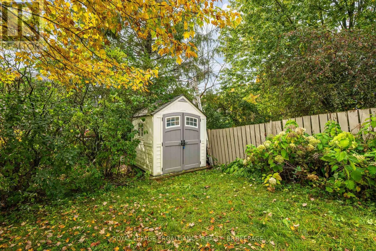 879 BEACONHILL COURT