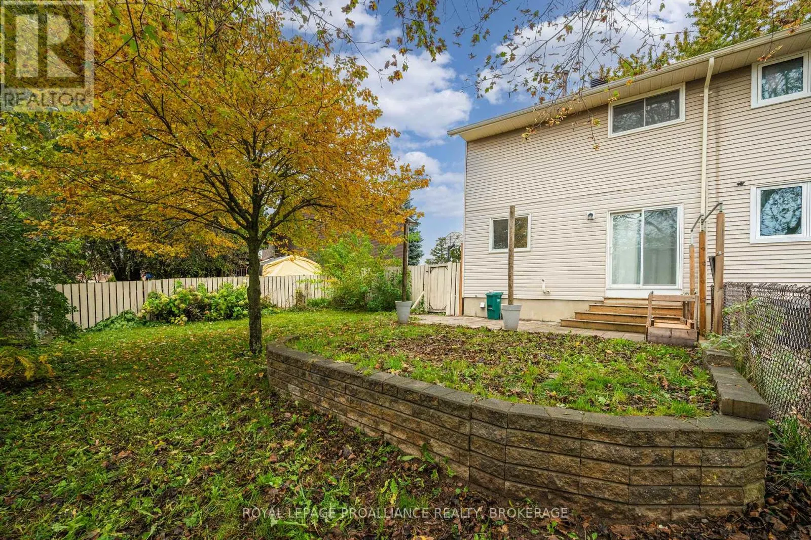 879 BEACONHILL COURT