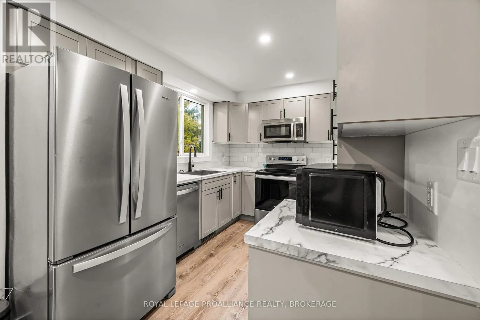 879 BEACONHILL COURT