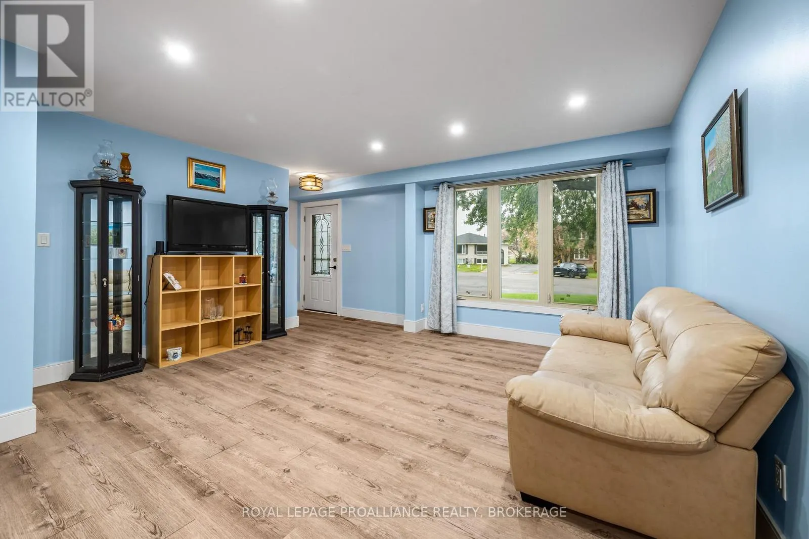 879 BEACONHILL COURT