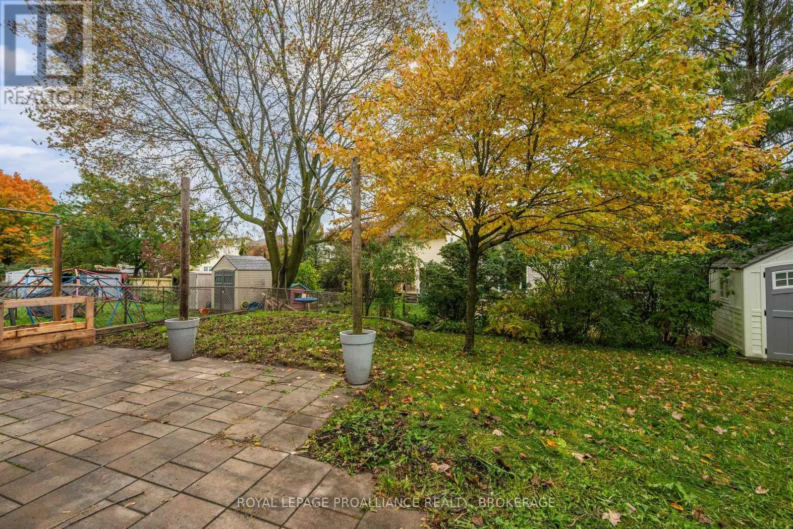 879 BEACONHILL COURT