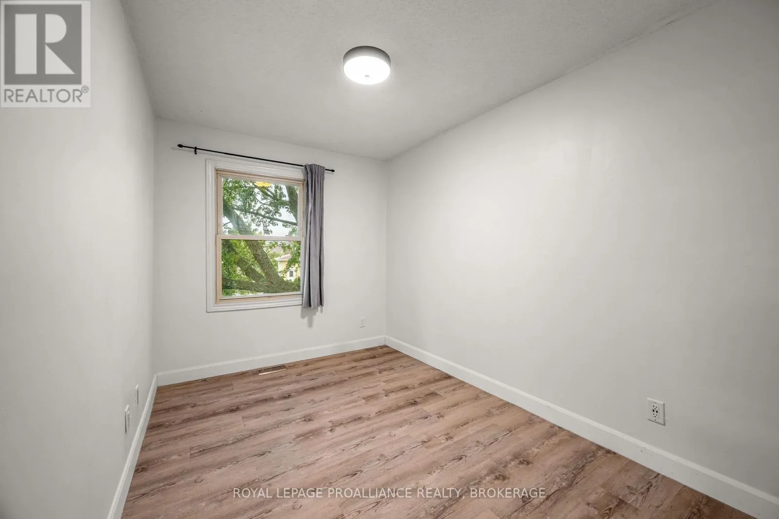 879 BEACONHILL COURT