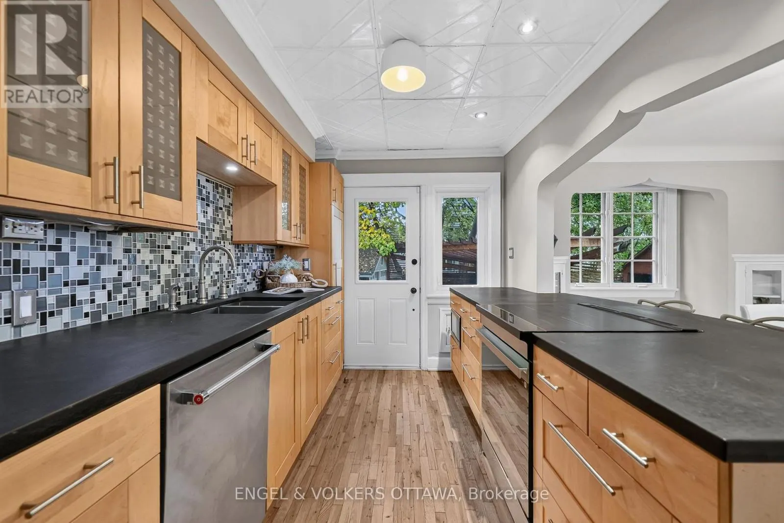 61 MURIEL STREET