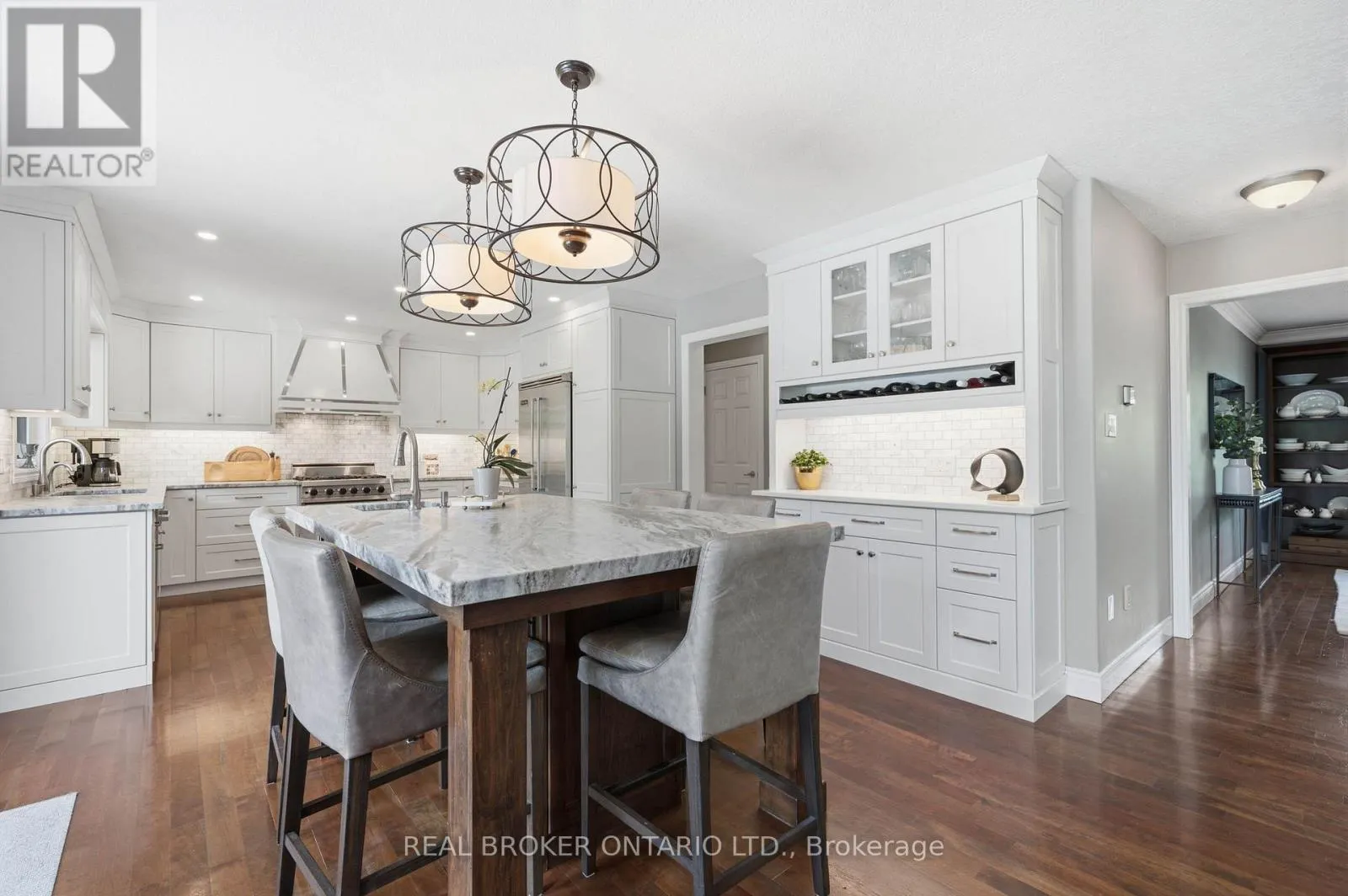 6 PIONEER TOWER CRESCENT
