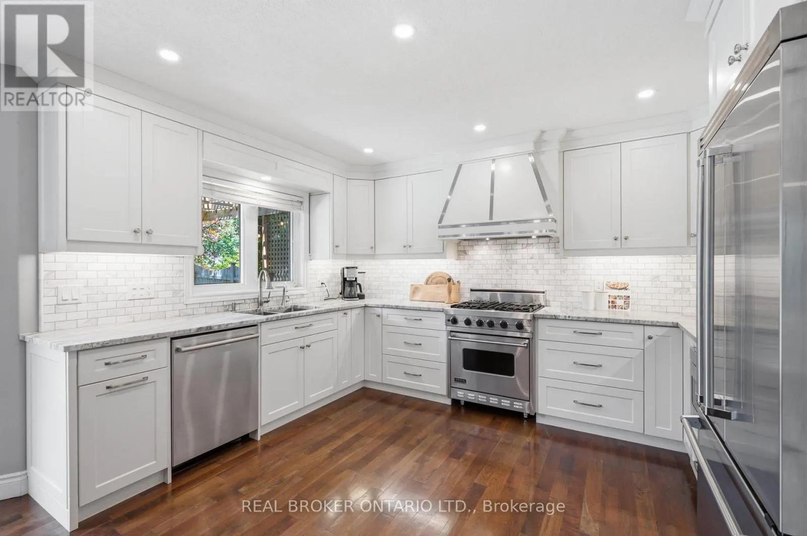 6 PIONEER TOWER CRESCENT