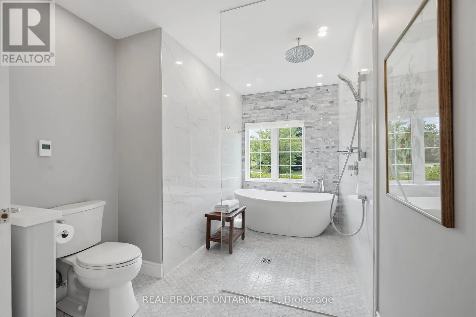 6 PIONEER TOWER CRESCENT