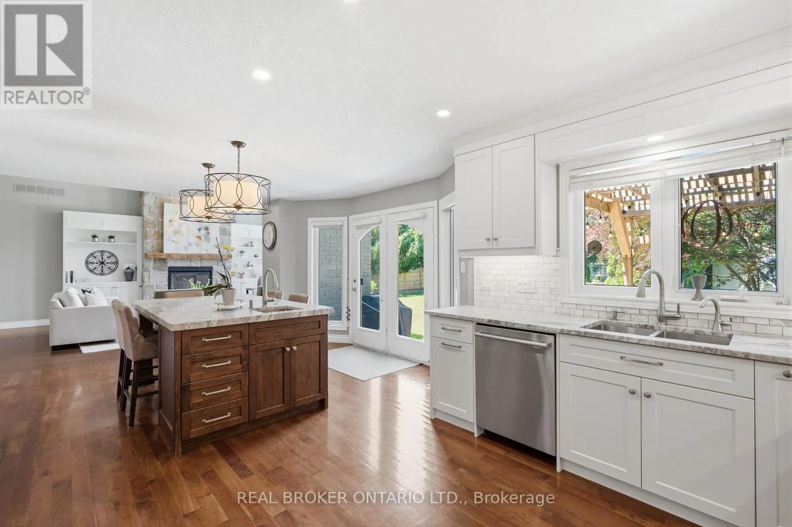 6 PIONEER TOWER CRESCENT