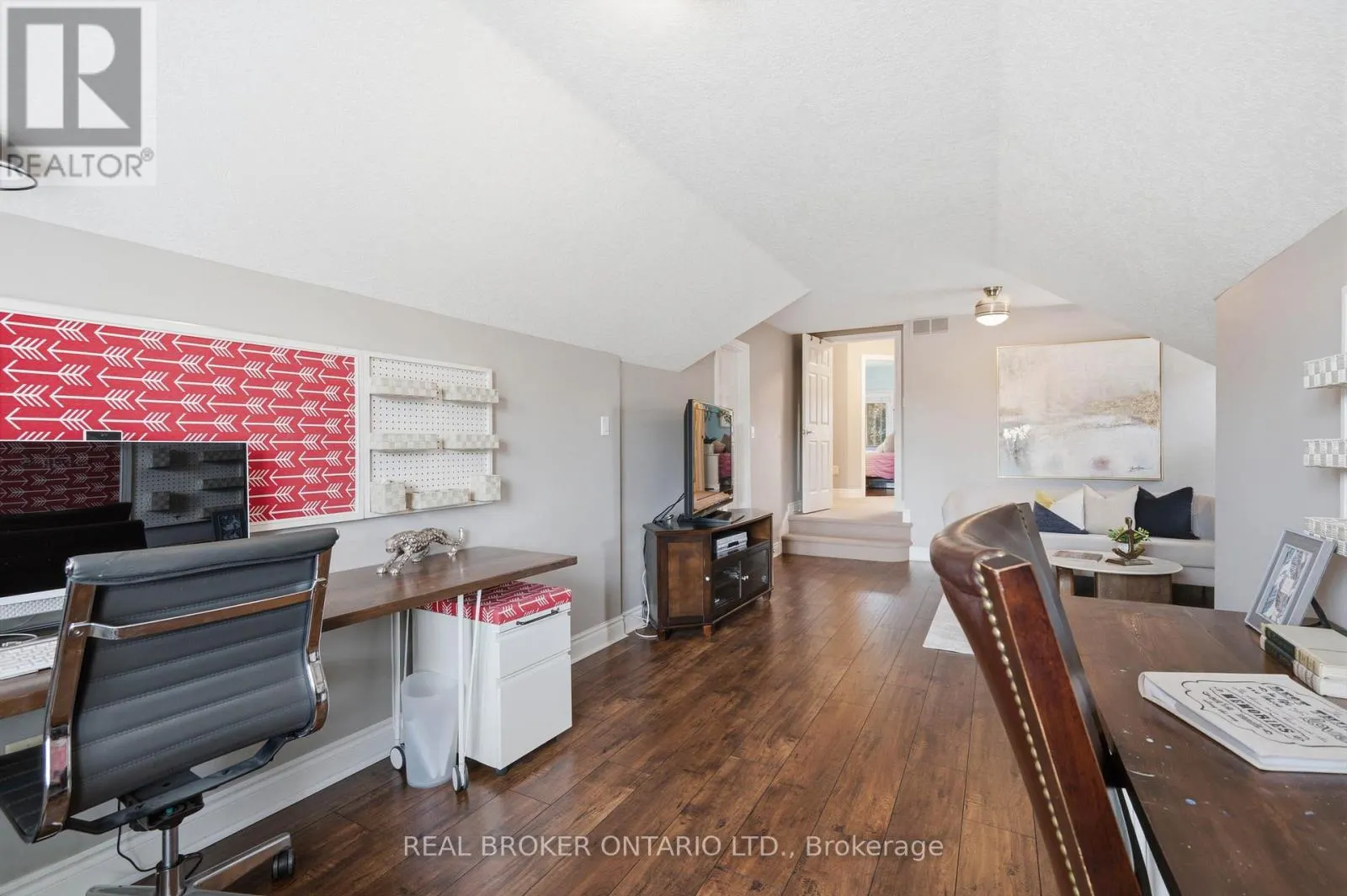 6 PIONEER TOWER CRESCENT