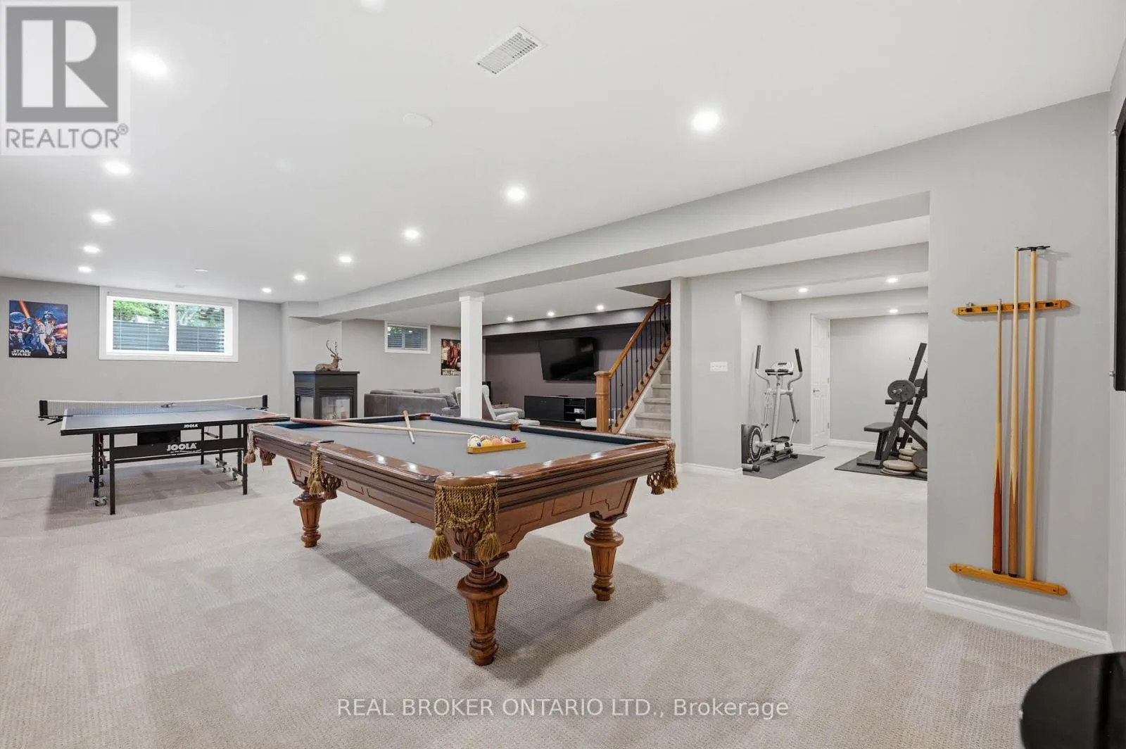 6 PIONEER TOWER CRESCENT
