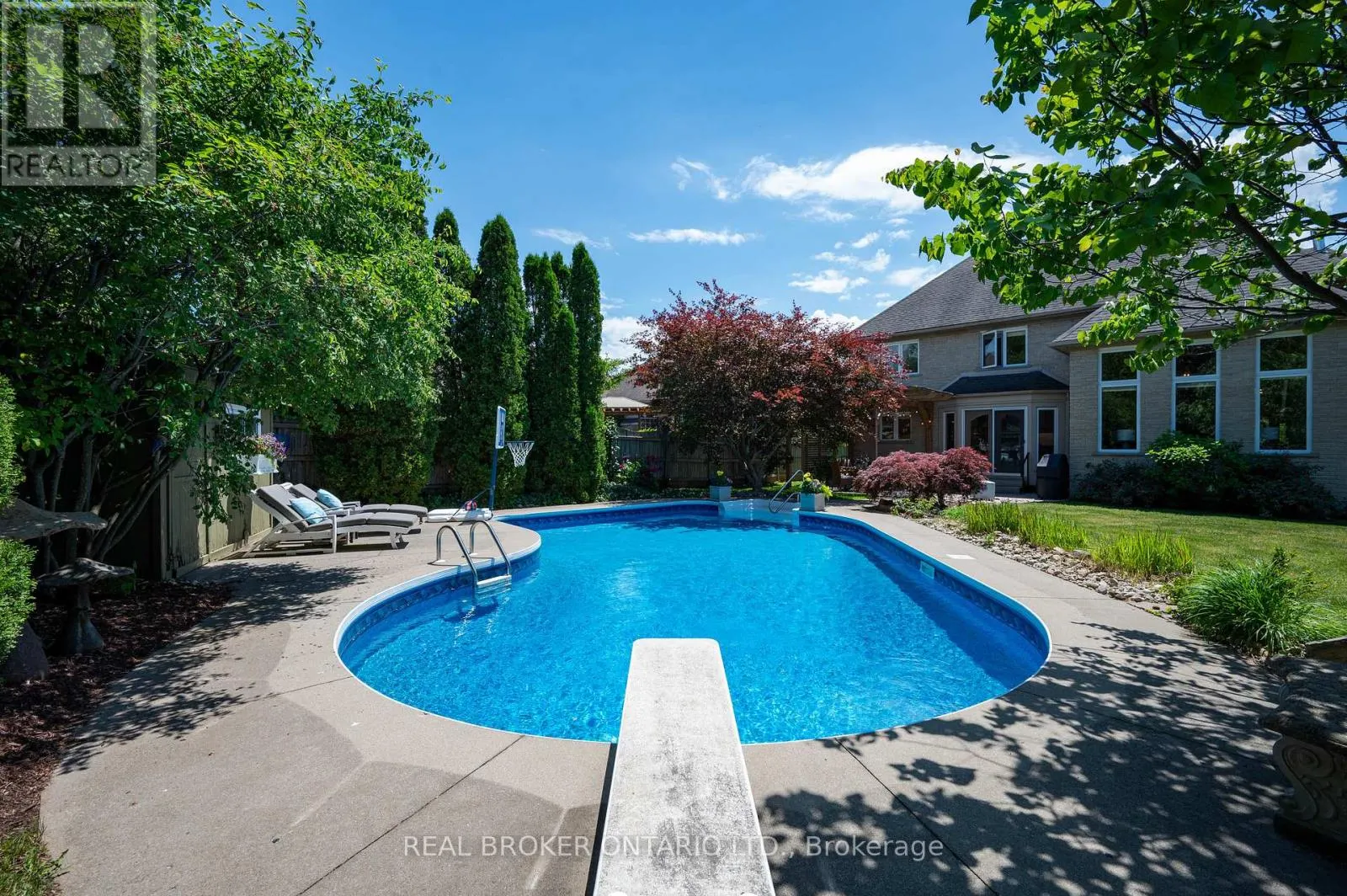 6 PIONEER TOWER CRESCENT
