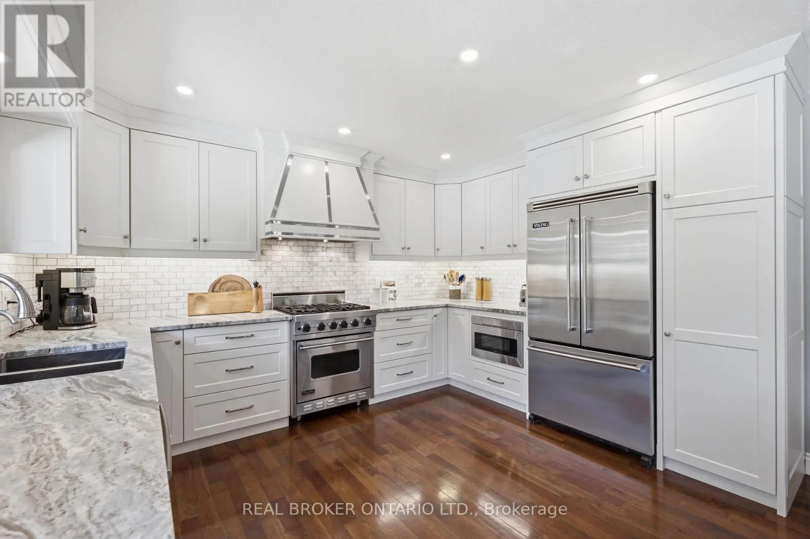 6 PIONEER TOWER CRESCENT