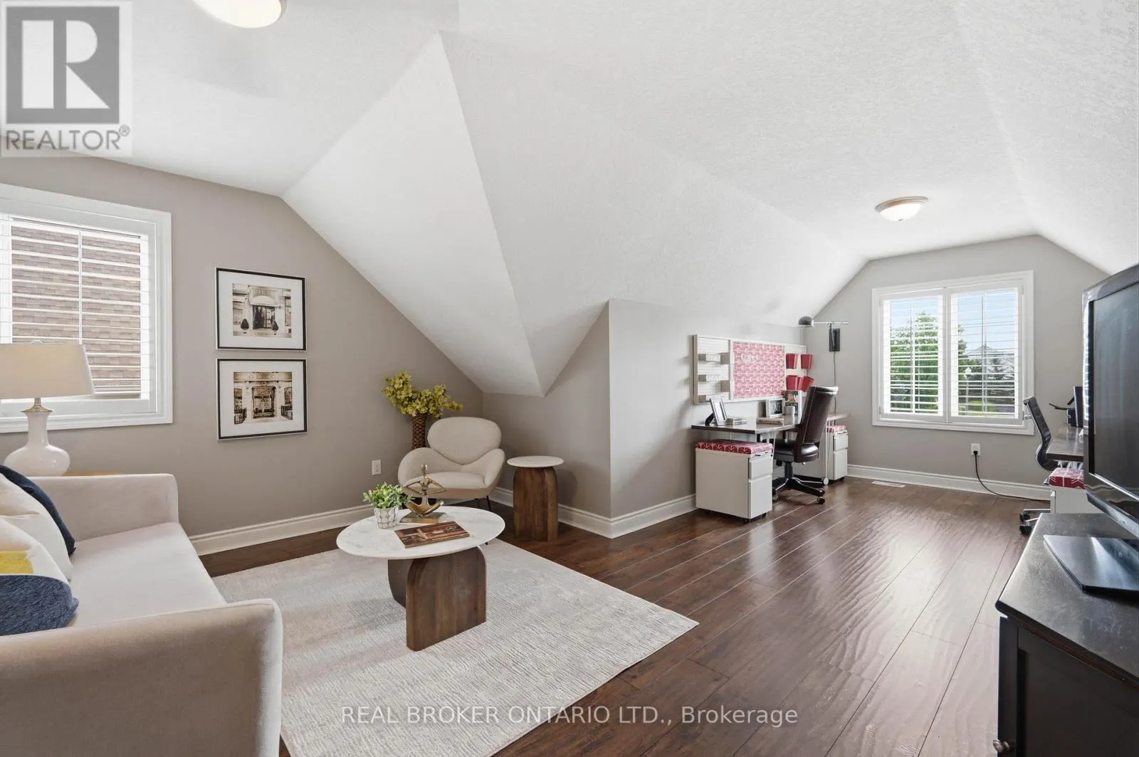 6 PIONEER TOWER CRESCENT