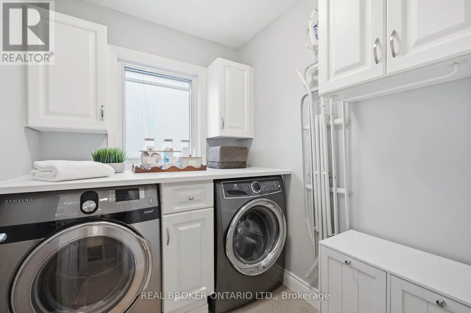 6 PIONEER TOWER CRESCENT
