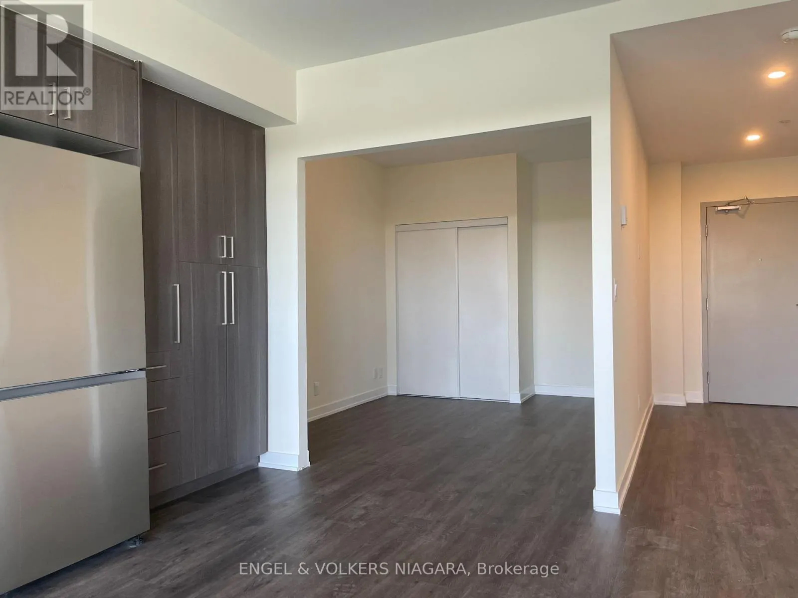 528 - 350 PRINCE CHARLES DRIVE S #528