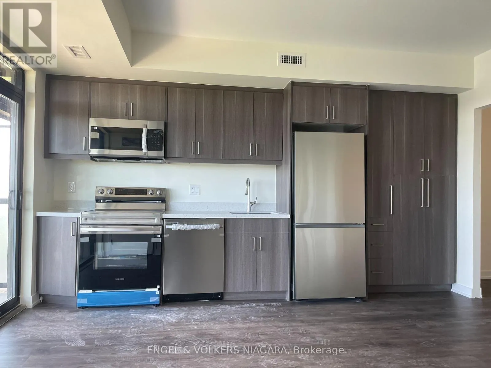 528 - 350 PRINCE CHARLES DRIVE S #528