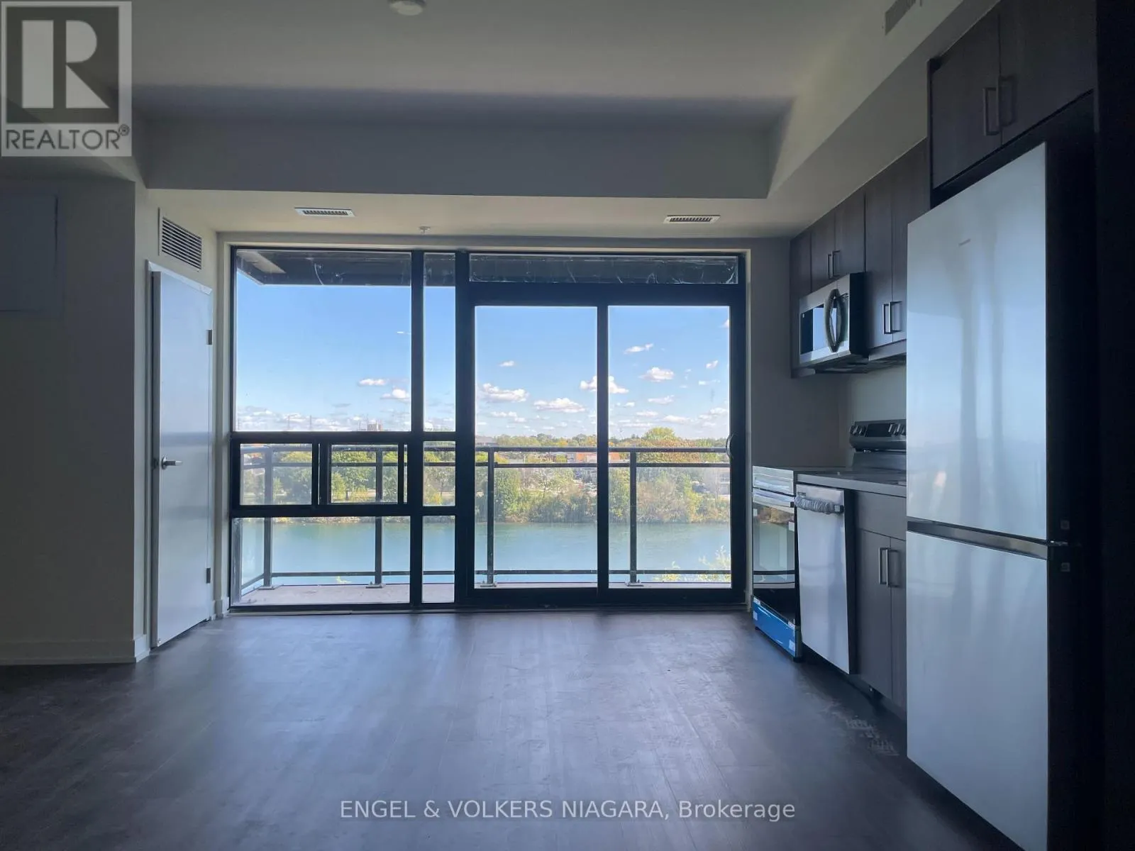 528 - 350 PRINCE CHARLES DRIVE S #528