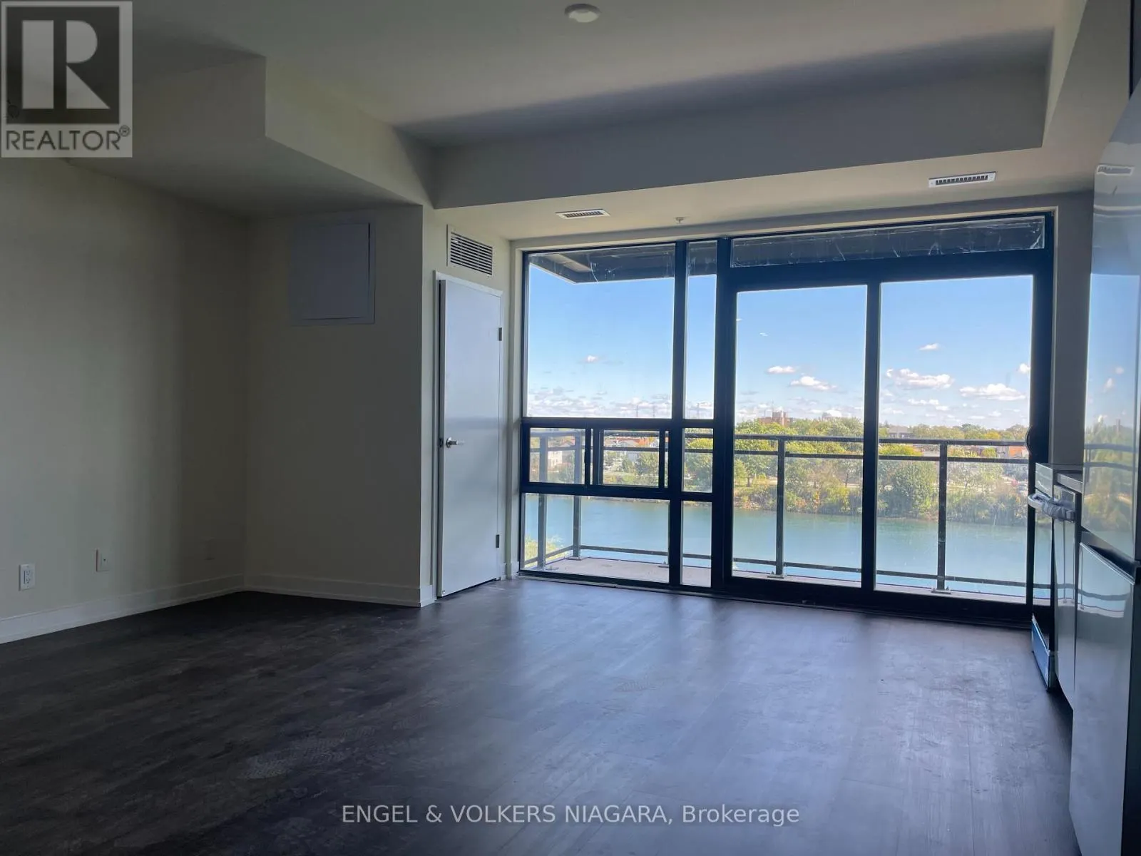 528 - 350 PRINCE CHARLES DRIVE S #528