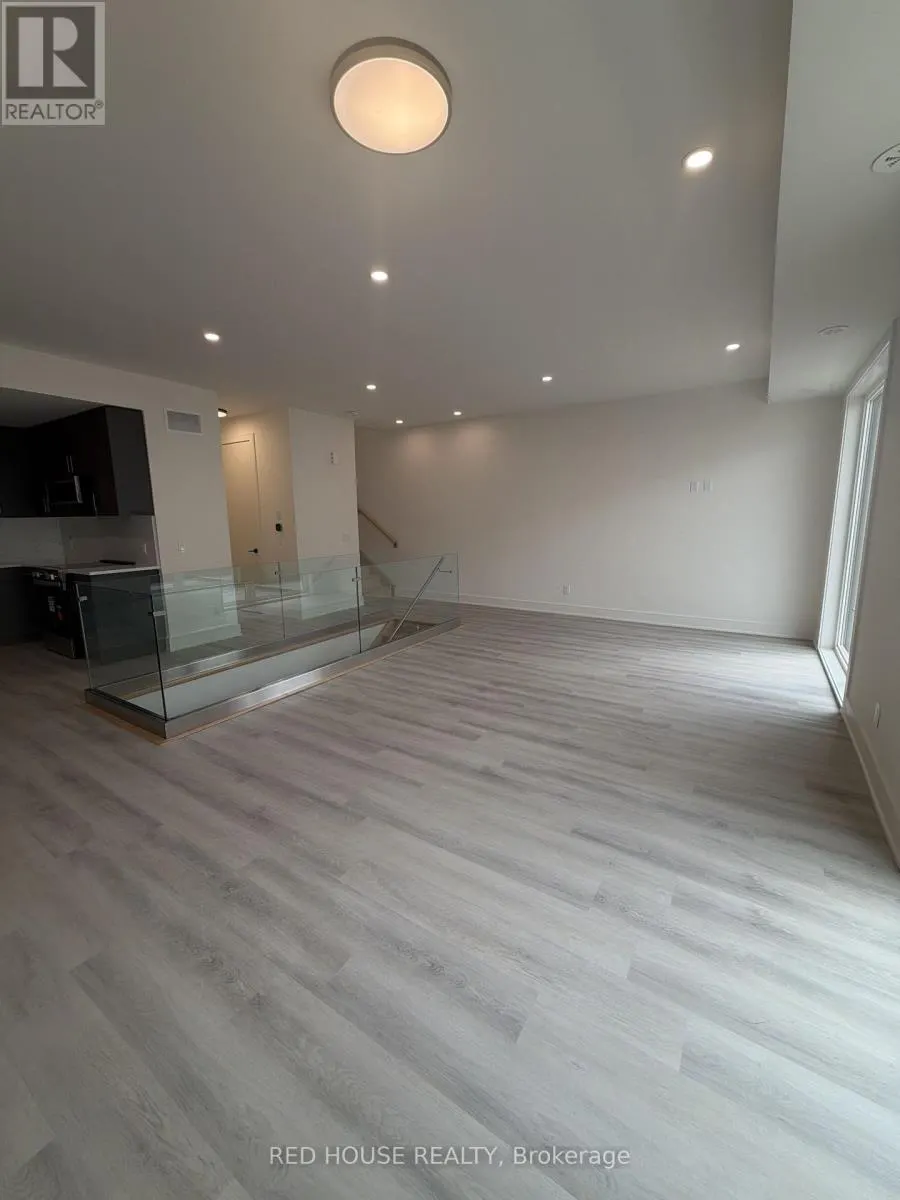 49 EVERETT COMMON
