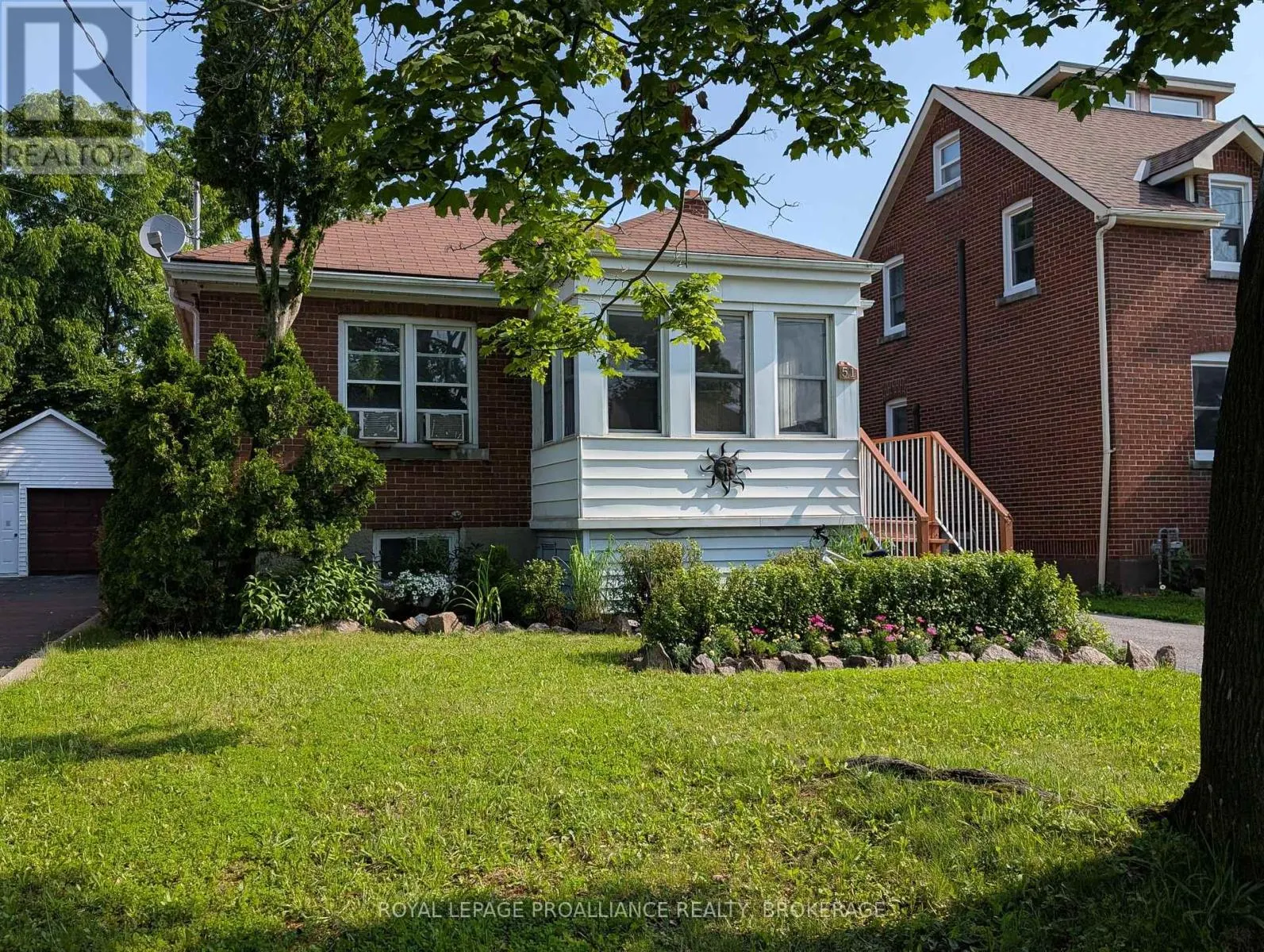 51 DUNDAS STREET