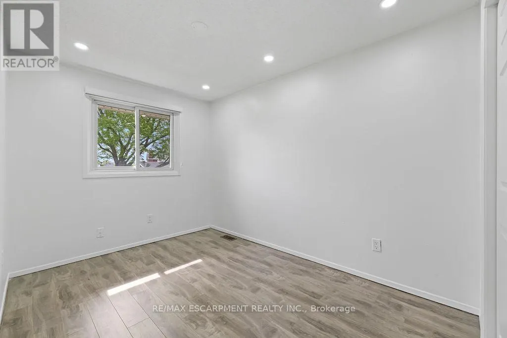 24 TARA CRESCENT