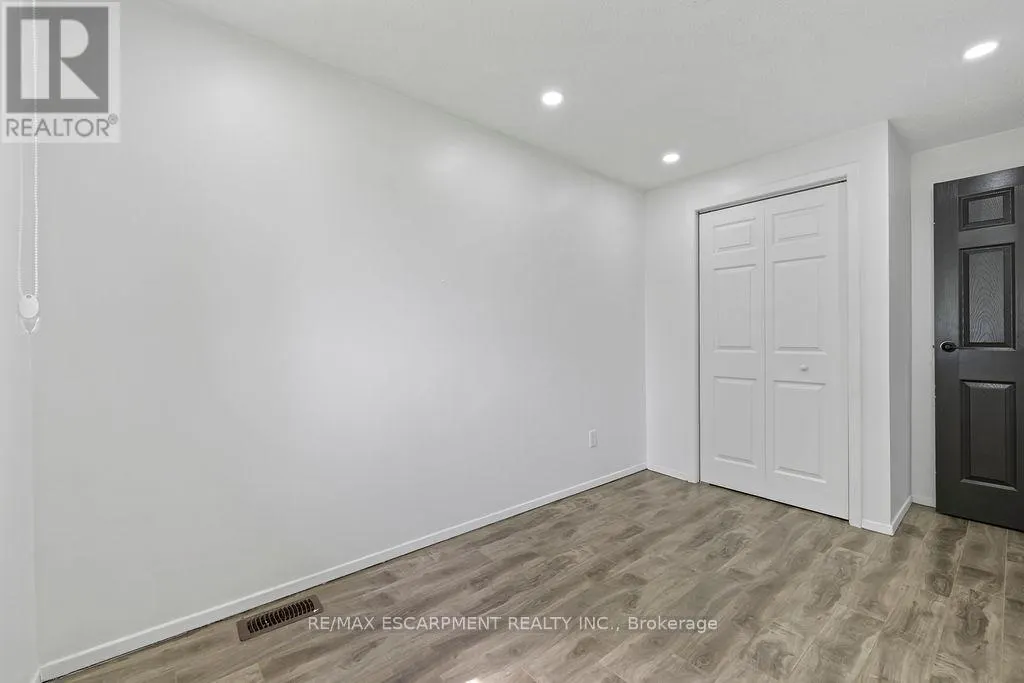 24 TARA CRESCENT