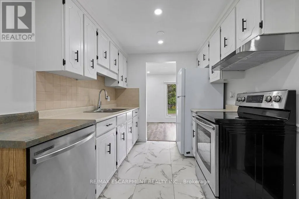 24 TARA CRESCENT
