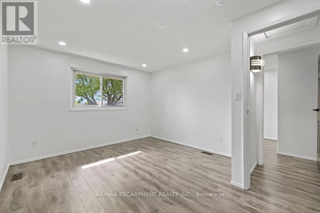 24 TARA CRESCENT