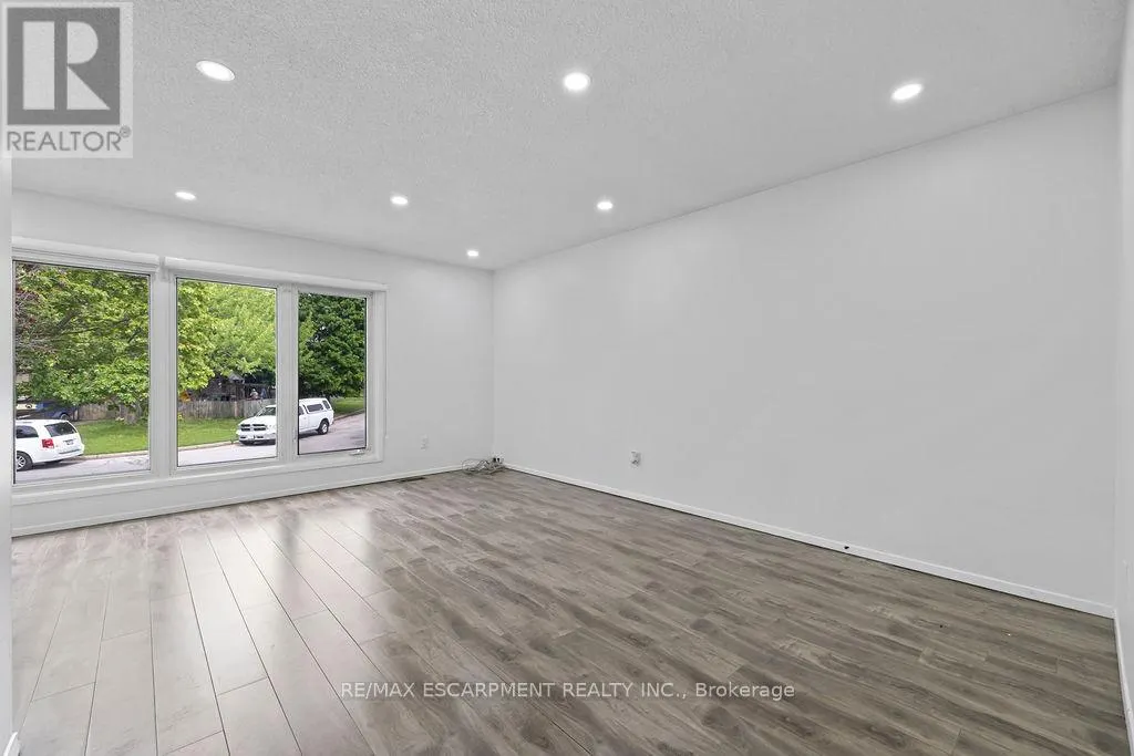 24 TARA CRESCENT