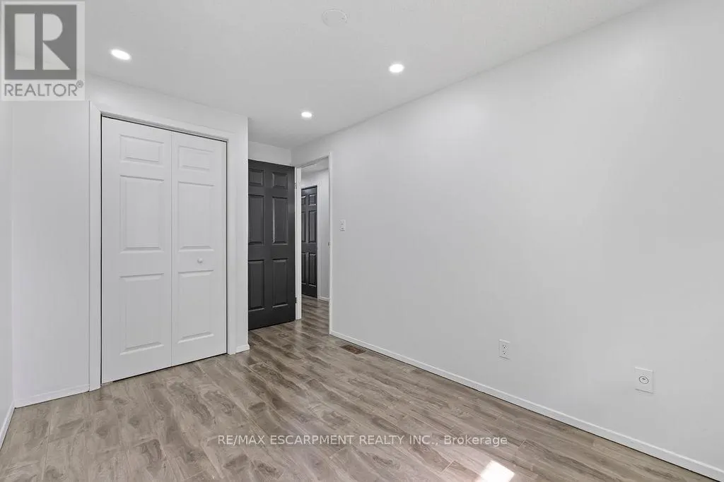 24 TARA CRESCENT
