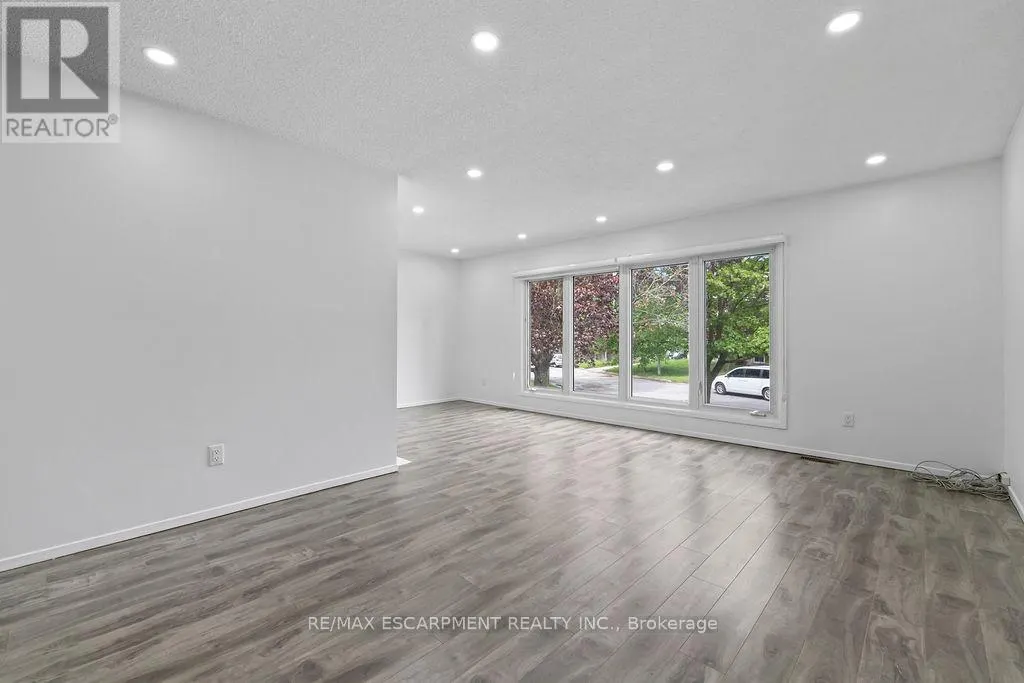 24 TARA CRESCENT