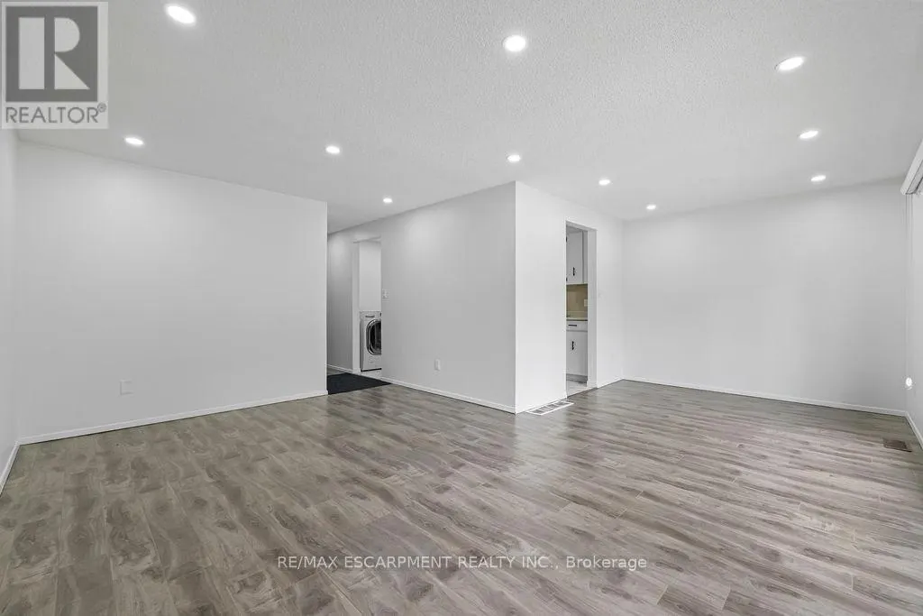 24 TARA CRESCENT