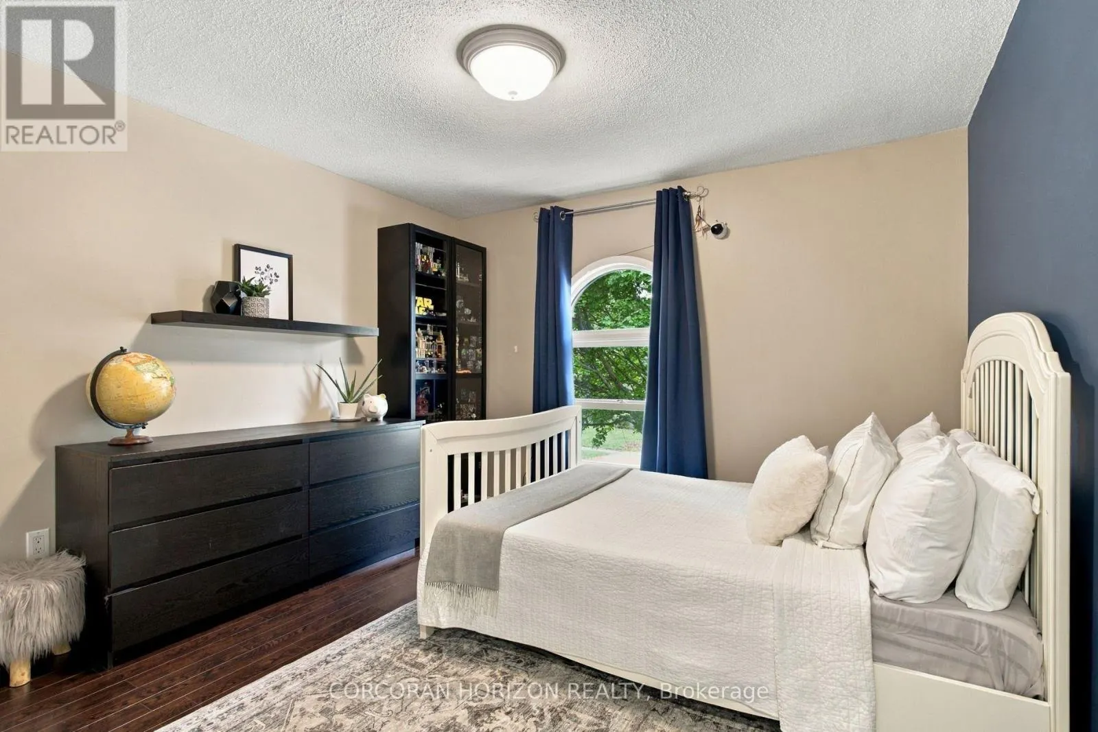 11 SANDALWOOD DRIVE