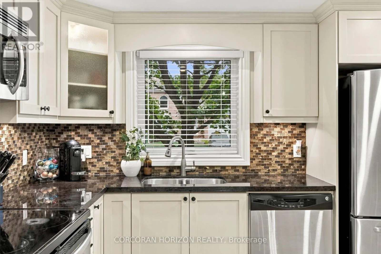 11 SANDALWOOD DRIVE