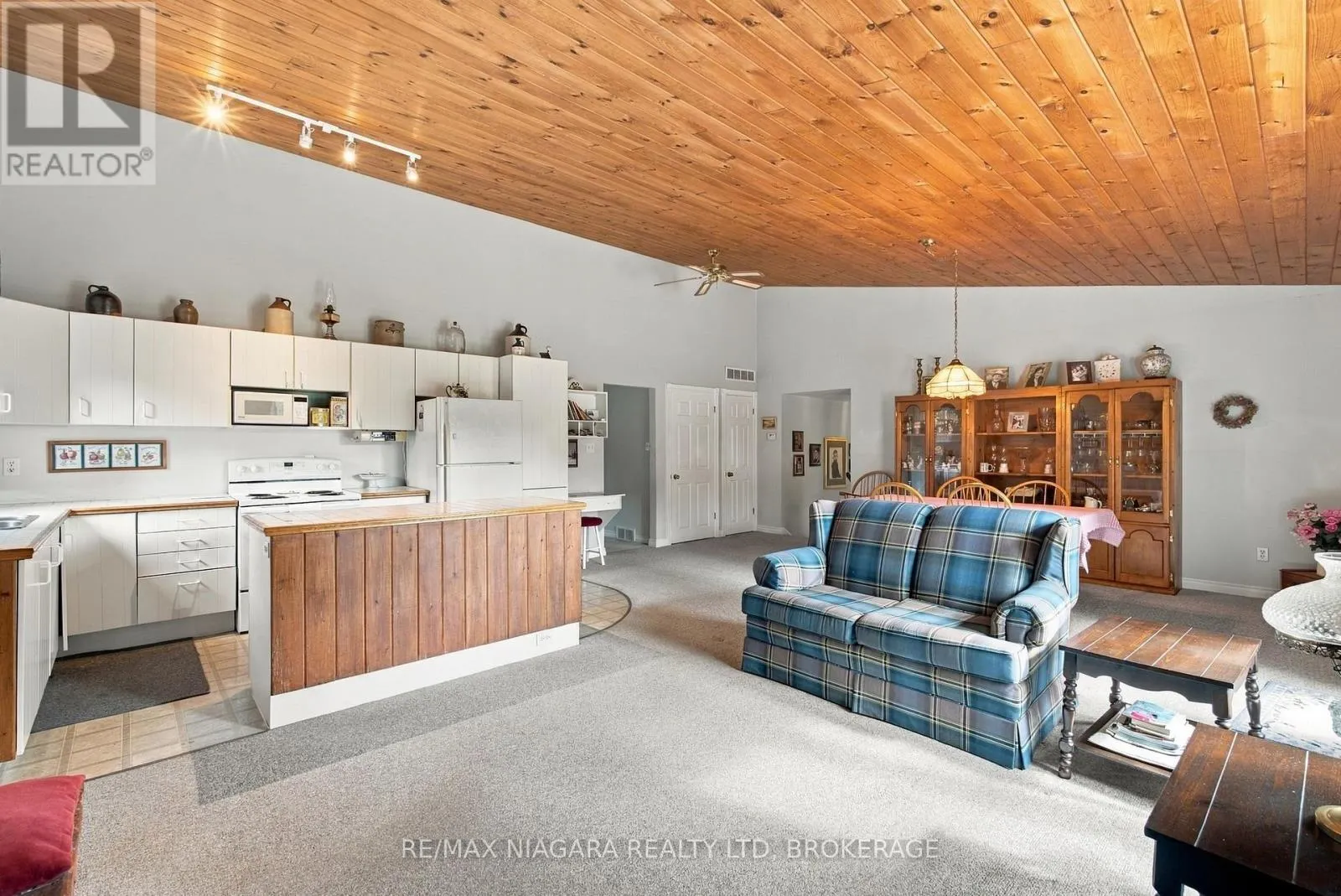 478 JOHNSON STREET