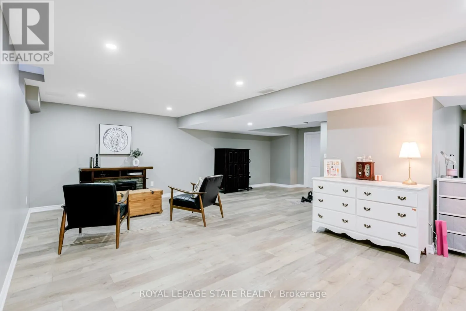 7 KINSMAN DRIVE