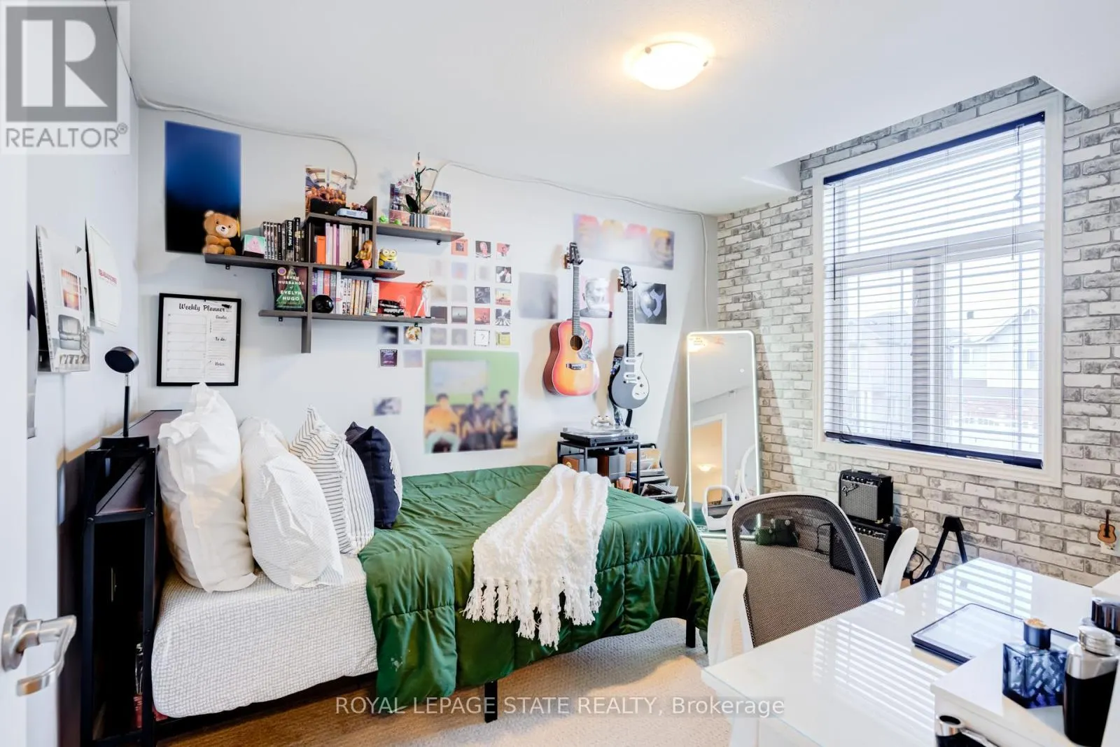 7 KINSMAN DRIVE