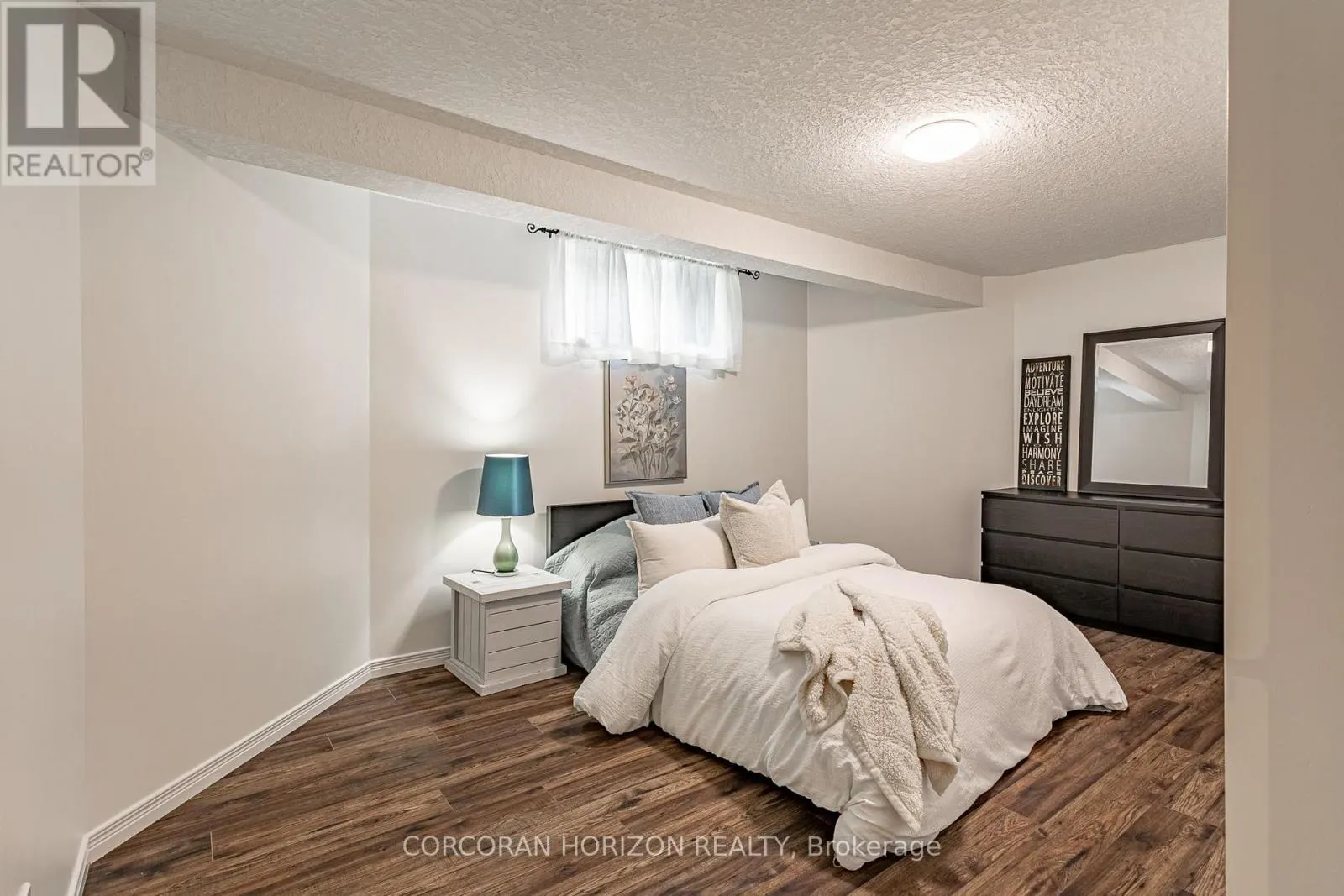 312 SCHOONER CRESCENT