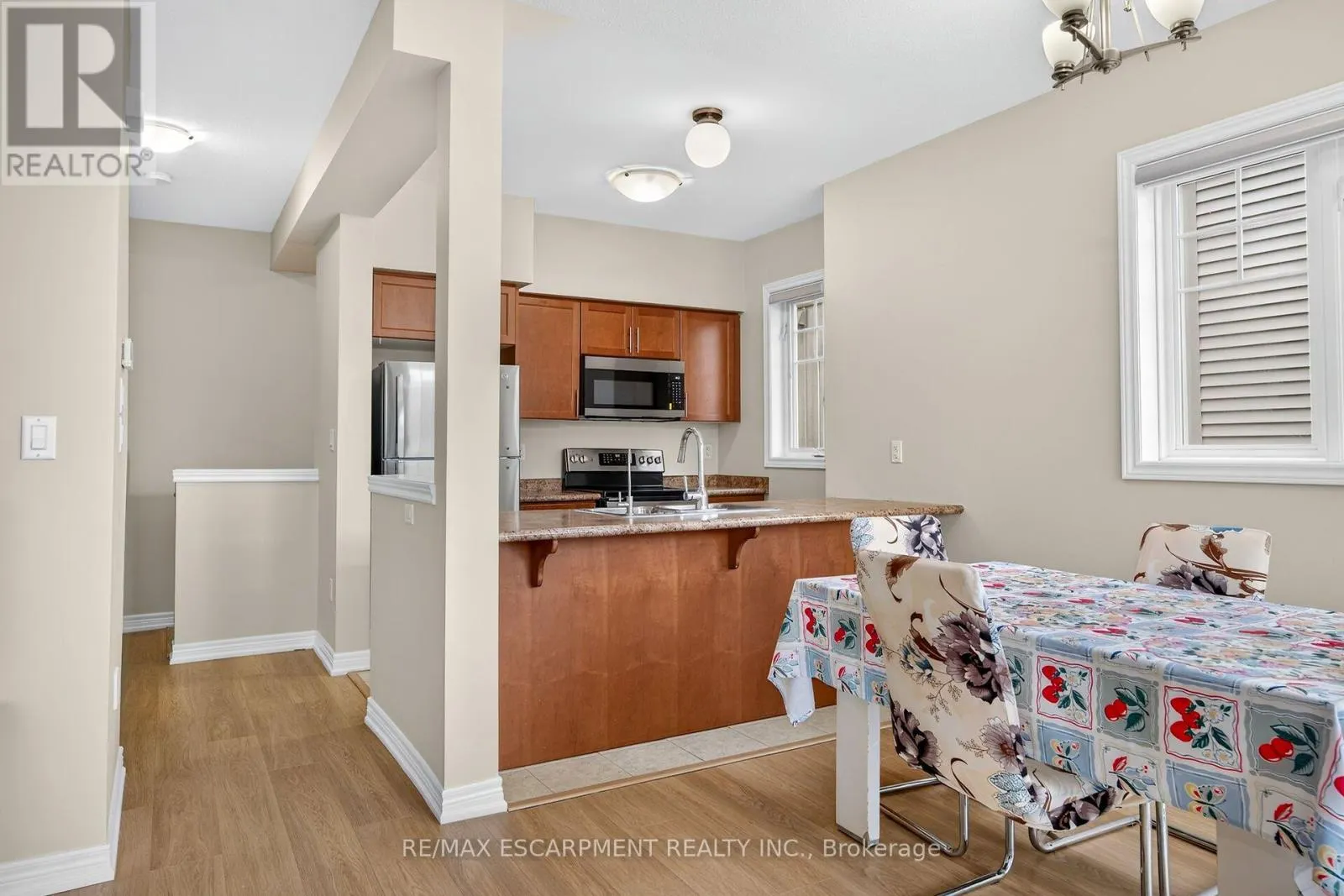 84 - 6 CHESTNUT DRIVE
