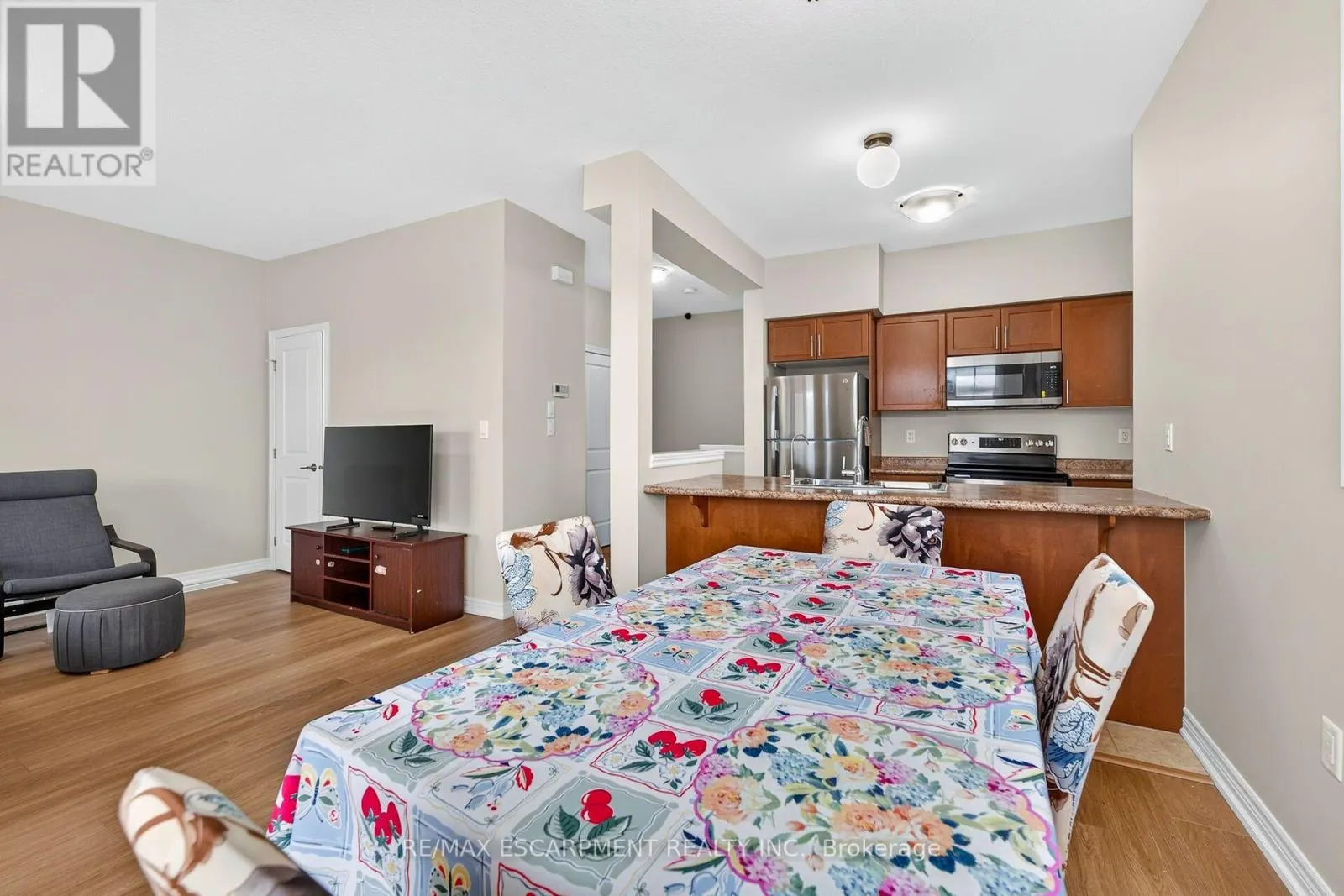 84 - 6 CHESTNUT DRIVE