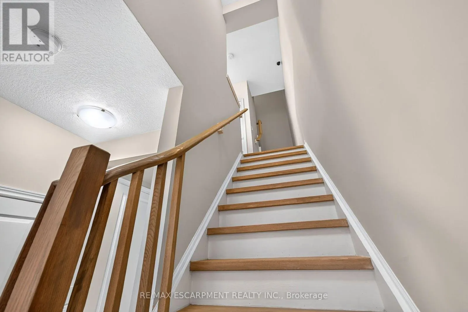 84 - 6 CHESTNUT DRIVE