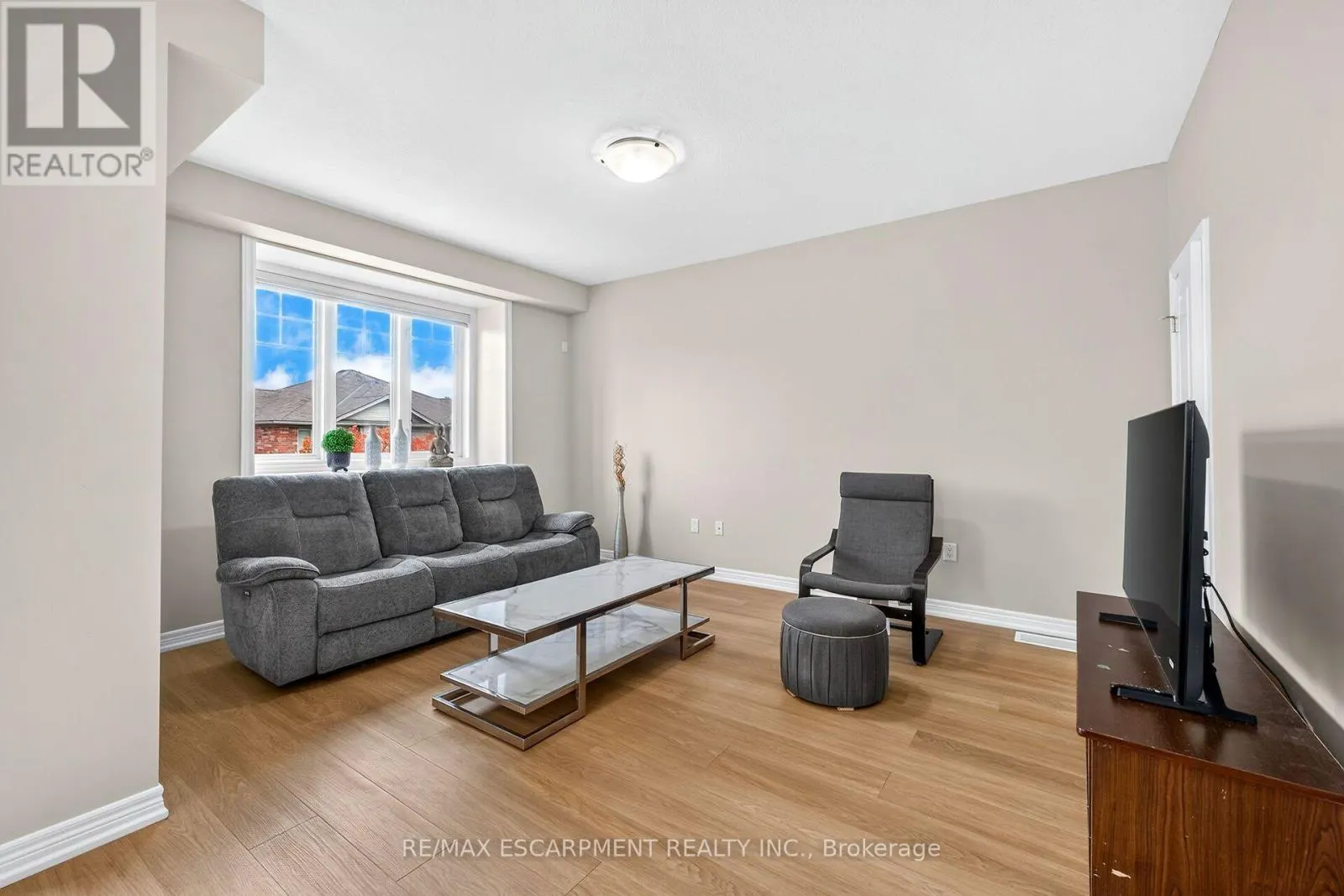 84 - 6 CHESTNUT DRIVE